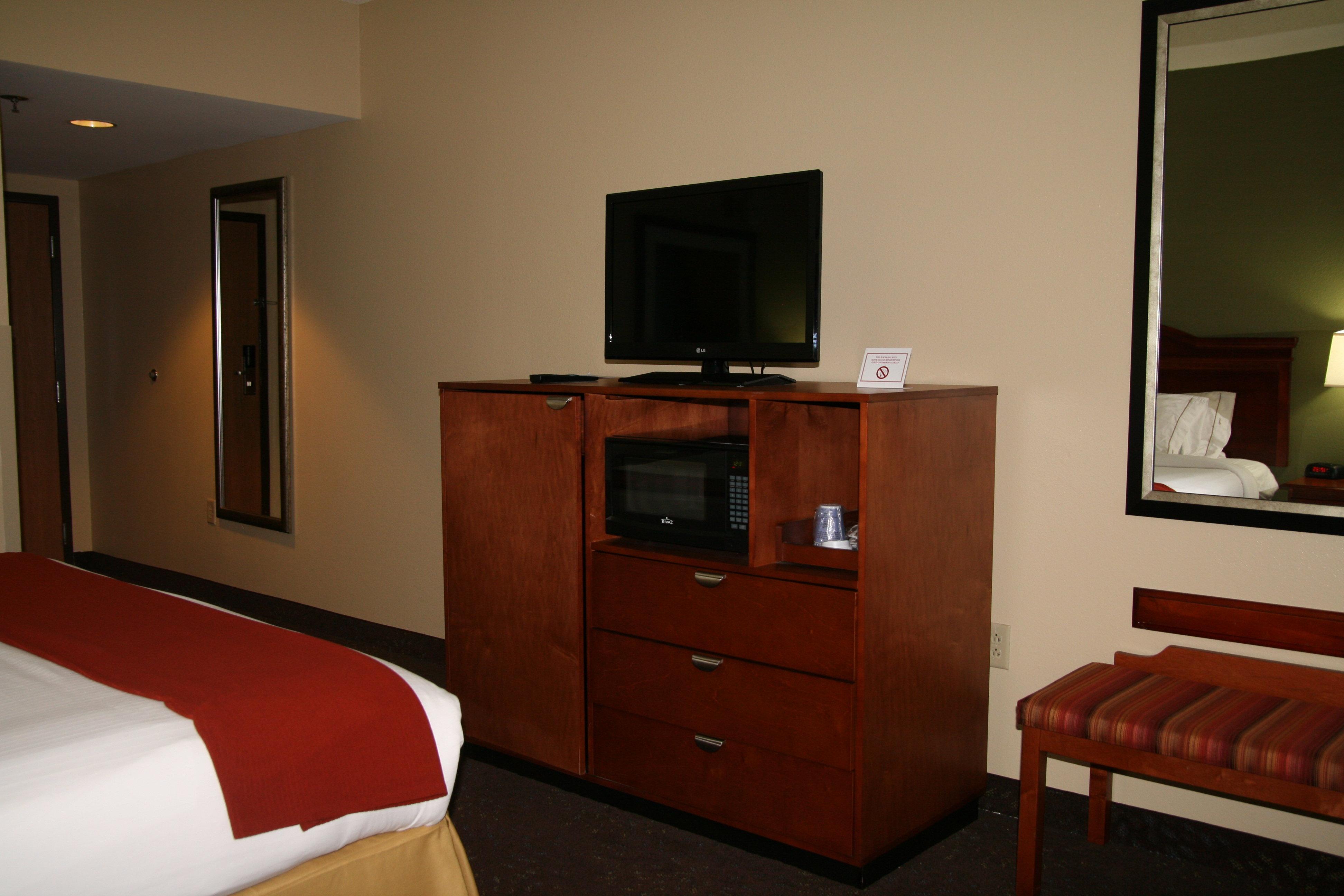 Holiday Inn Express And Suites Гринвилл Экстерьер фото