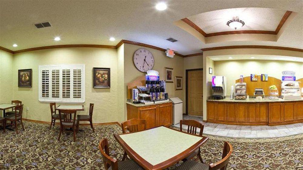 Holiday Inn Express And Suites Гринвилл Экстерьер фото