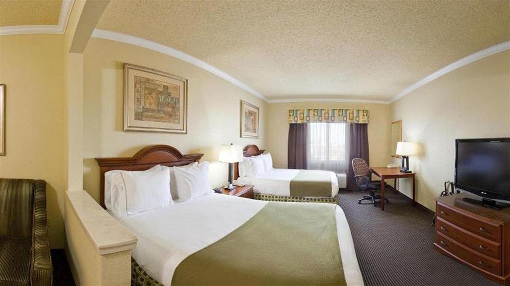 Holiday Inn Express And Suites Гринвилл Экстерьер фото