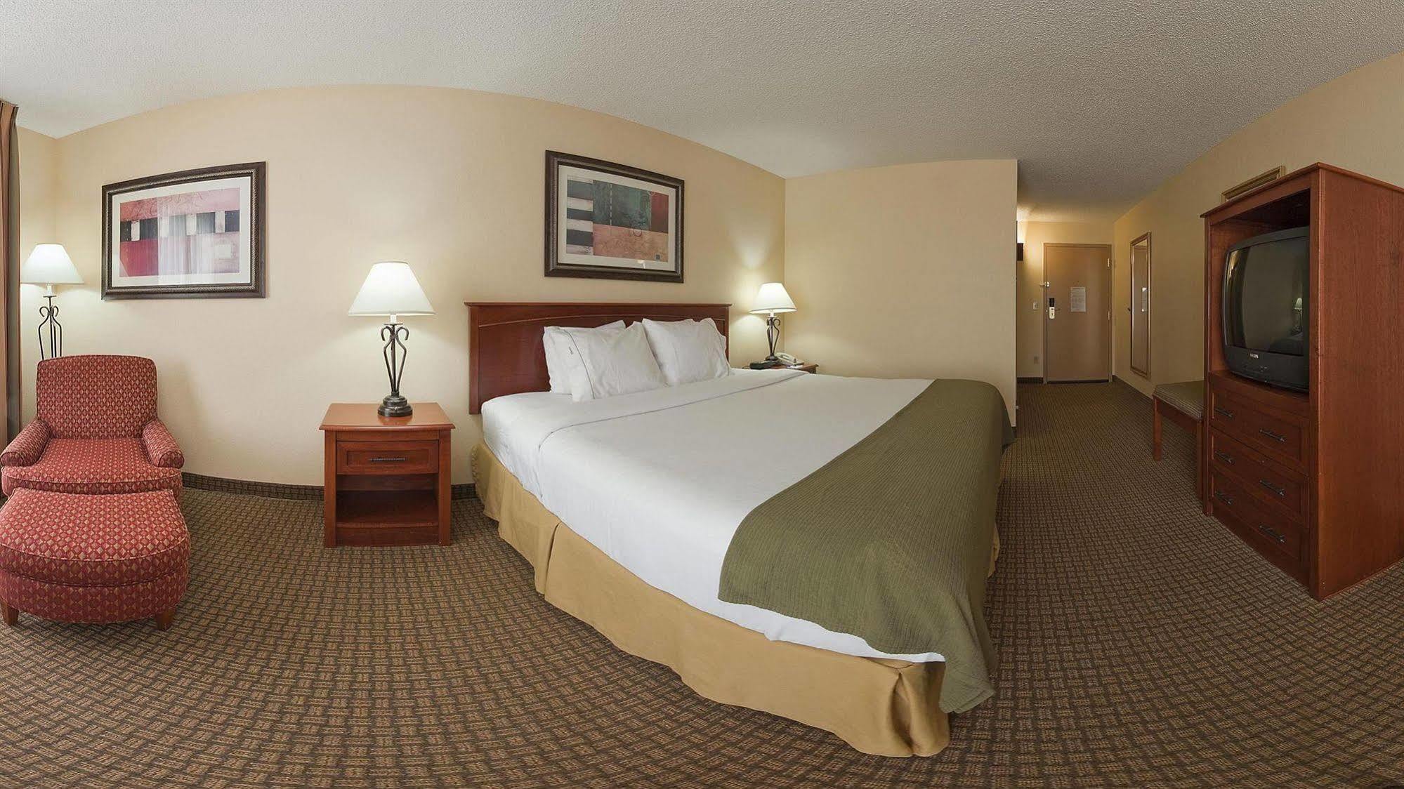Holiday Inn Express And Suites Гринвилл Экстерьер фото